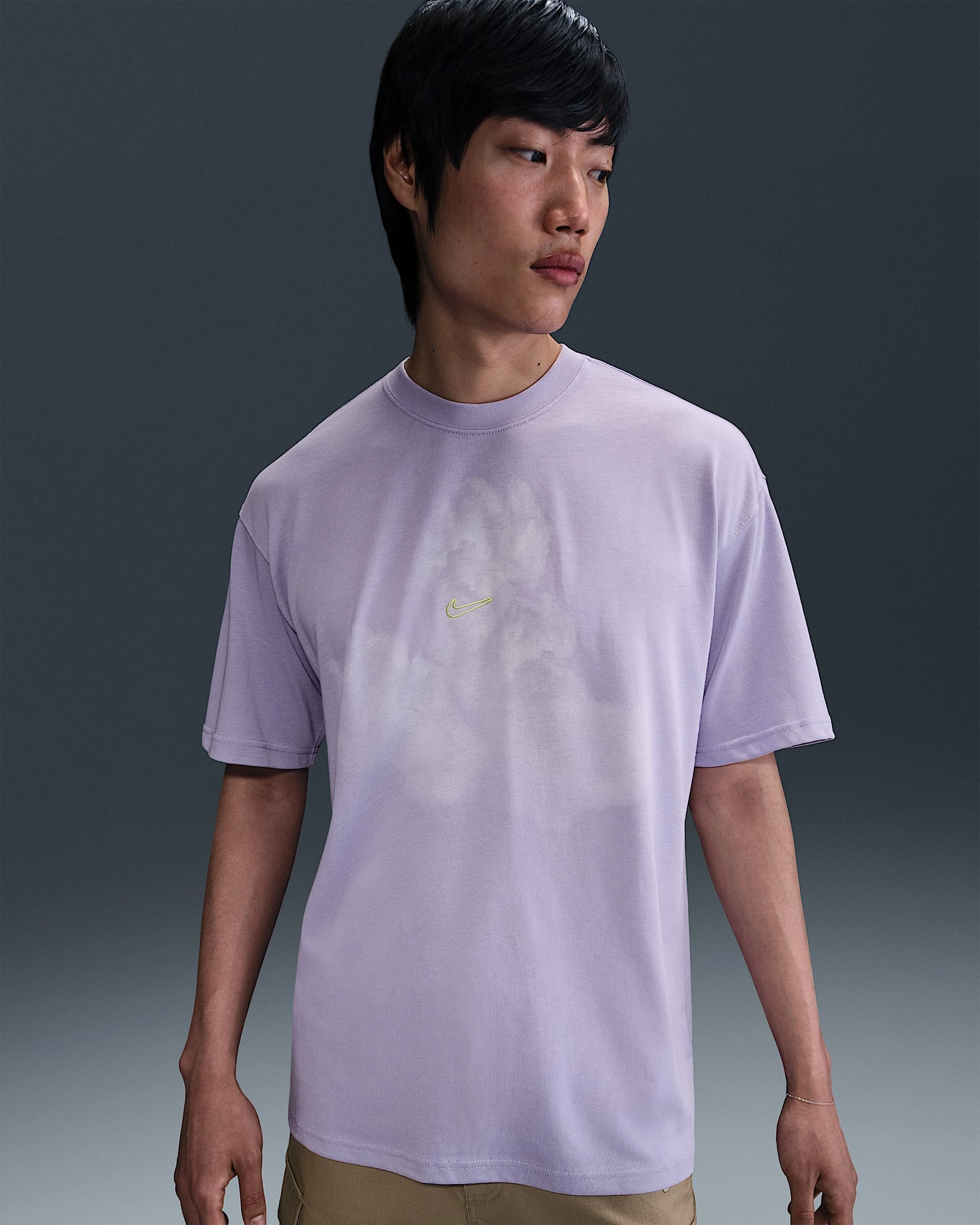 Nike Sportswear Max90 T-Shirt: Eleva il tuo stile con un tocco di energia e un'icona senza tempo, un classico che non passa mai di moda.