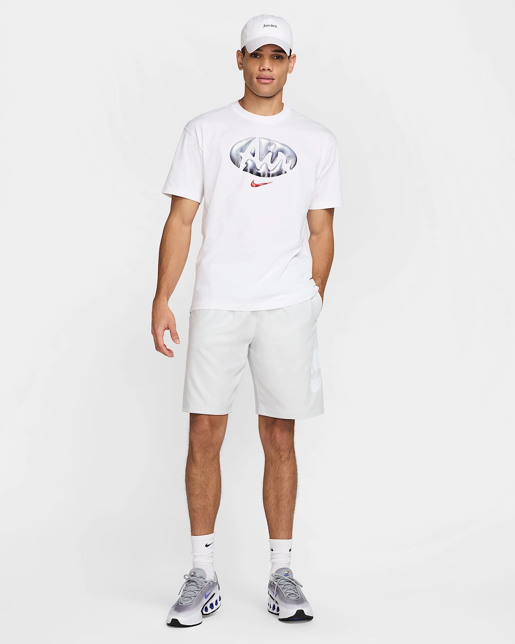 Nike Max90 T-Shirt Uomo：Stile Streetwear Senza Tempo per un Look Iconico e Irresistibile!